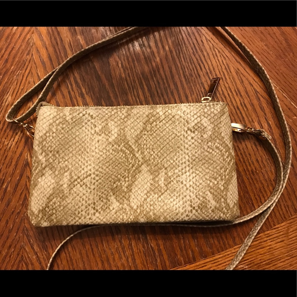 Cute Snake Skin Print Vegan/Faux Leather Bag!